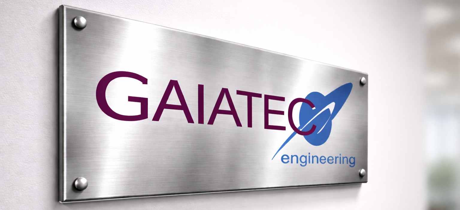 Insegna aziendale Gaia Tec Engineering su pannello in acciaio